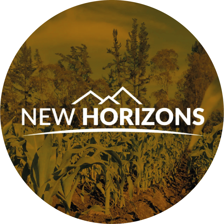 Logotipo de New Horizons sobre un campo de cultivo